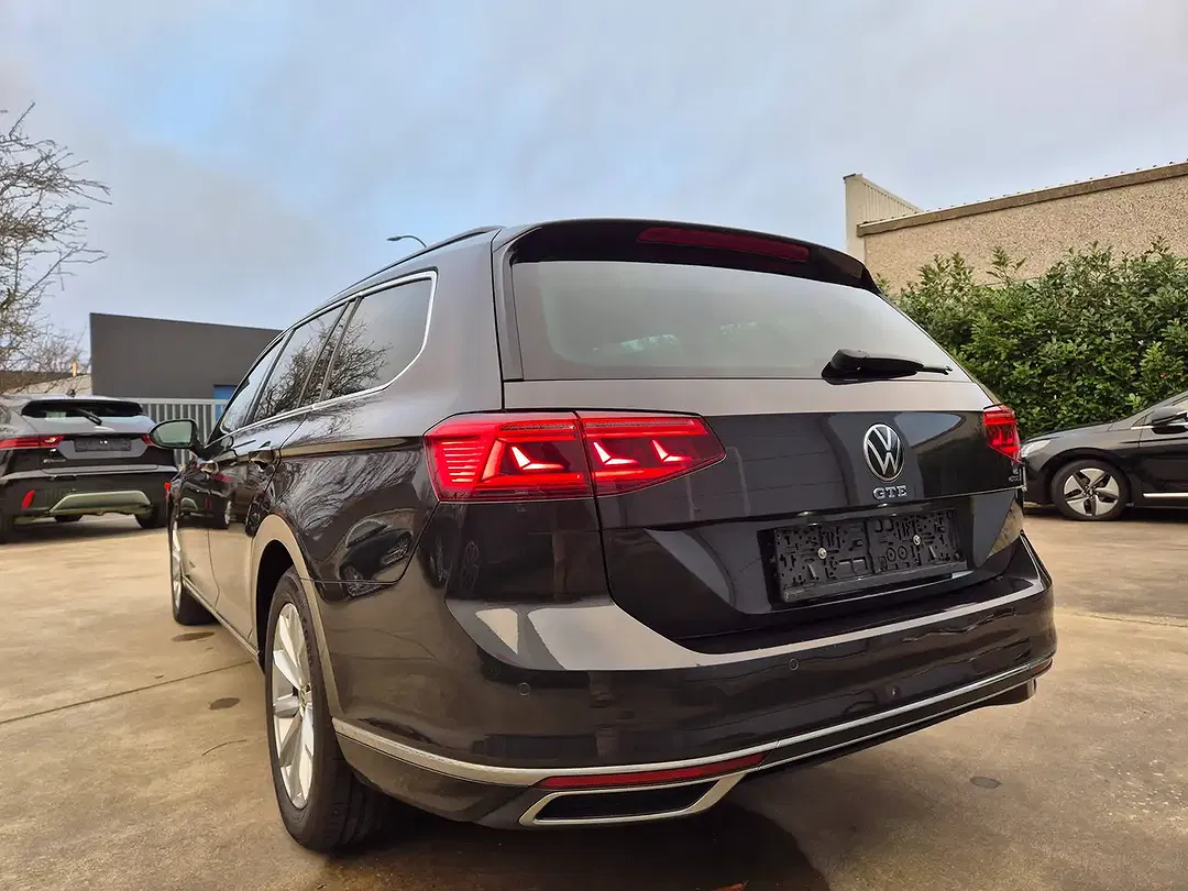 Volkswagen Passat - Thumbnail 9