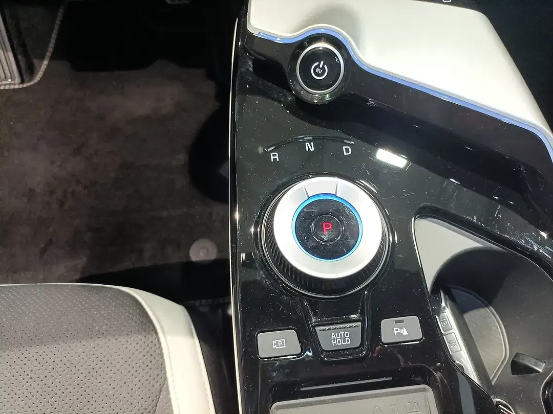 Kia EV6 - Thumbnail 13