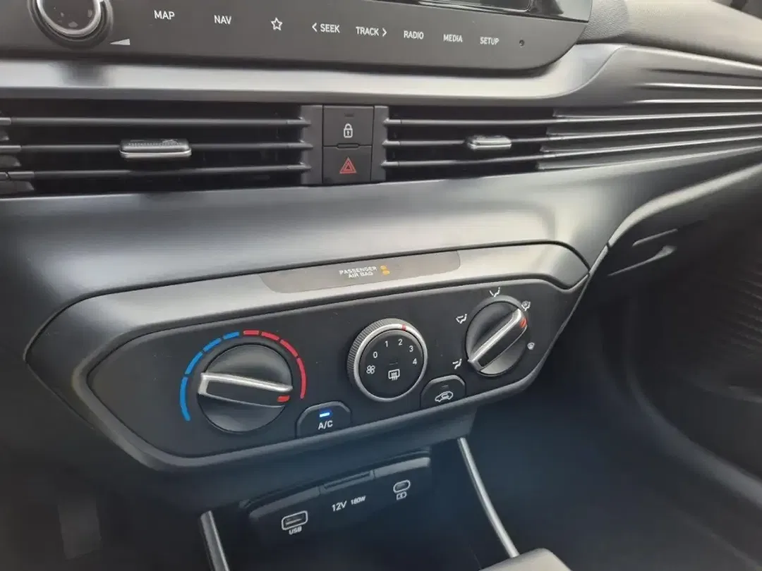 Hyundai i20 - Thumbnail 13