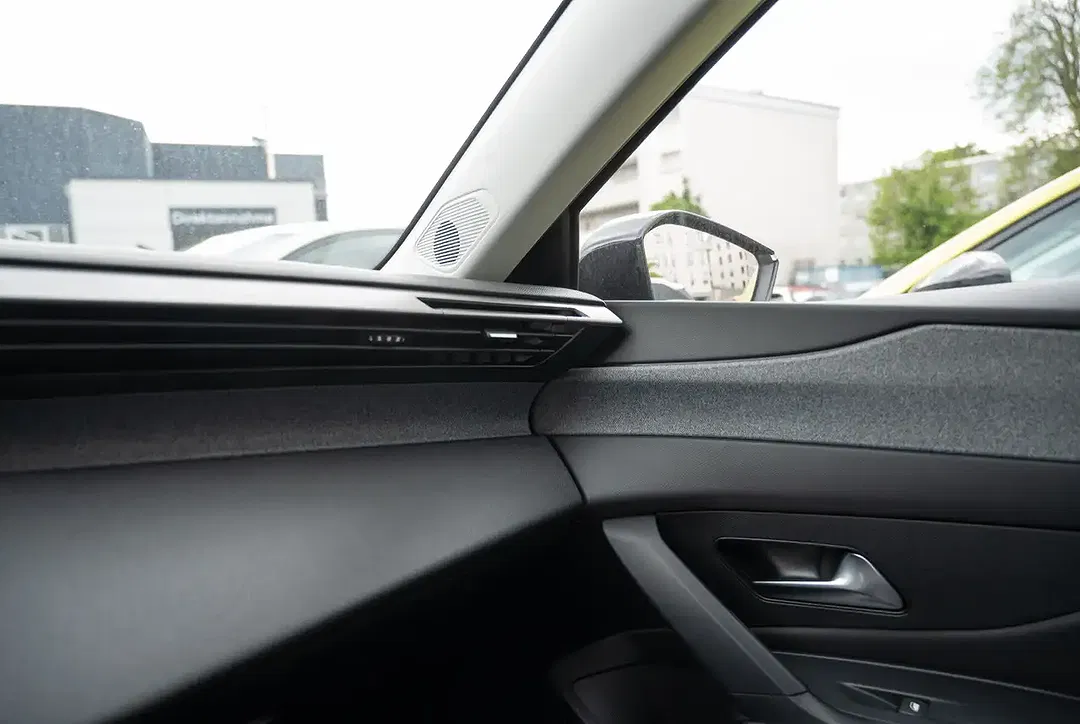 Peugeot 308 - Thumbnail 11