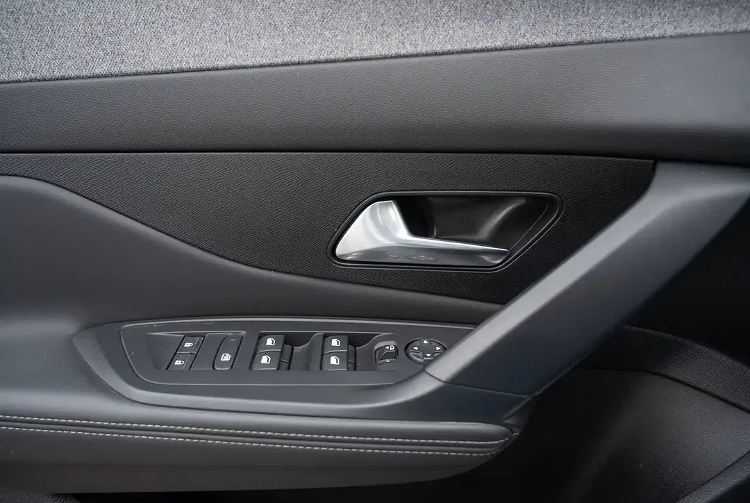 Peugeot 308 - Thumbnail 12