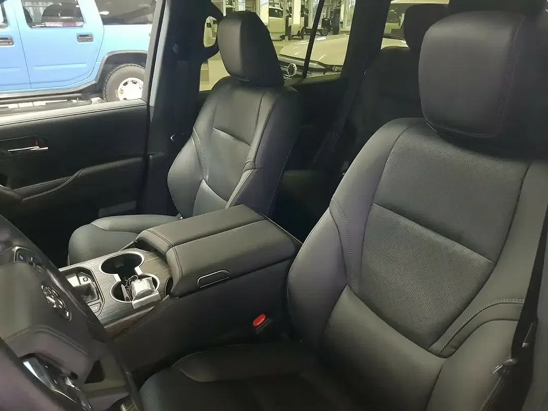 Toyota Land Cruiser - Thumbnail 11