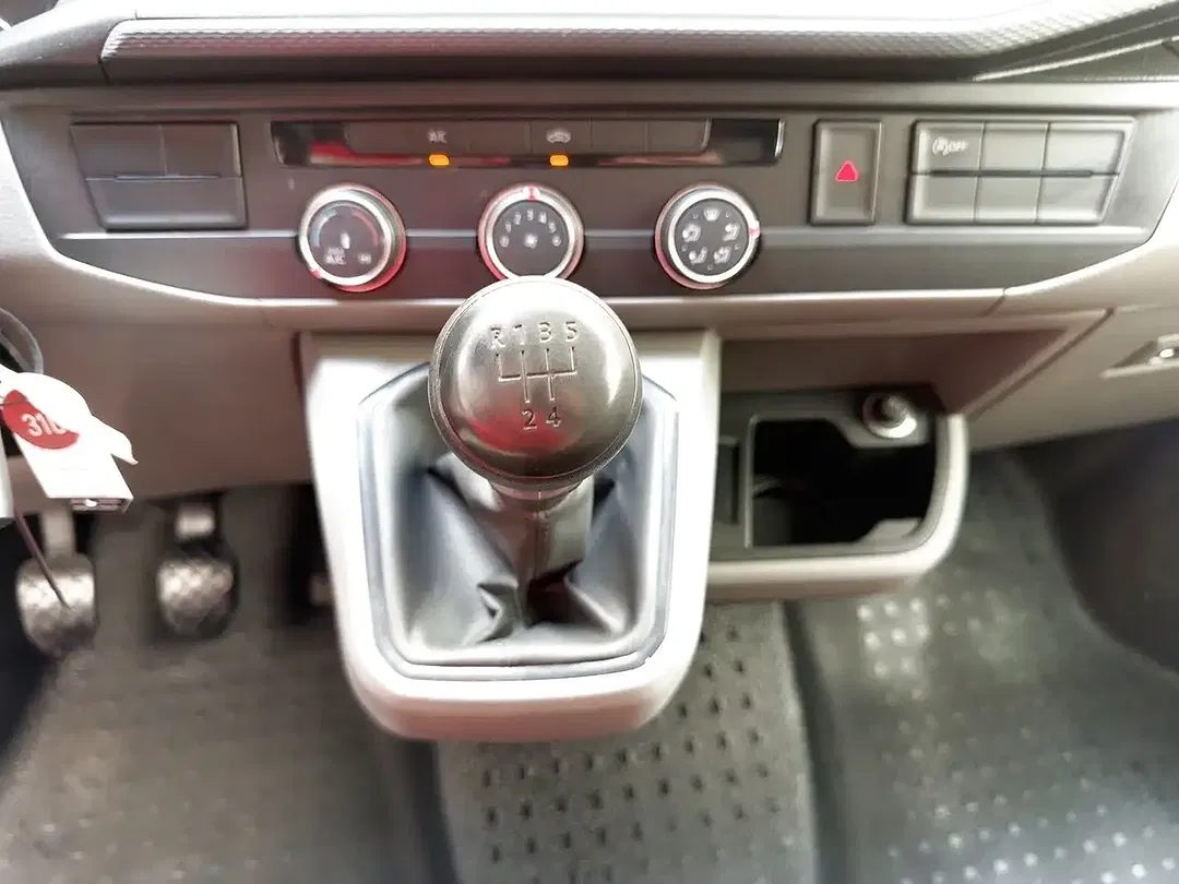 Volkswagen Transporter - Thumbnail 13