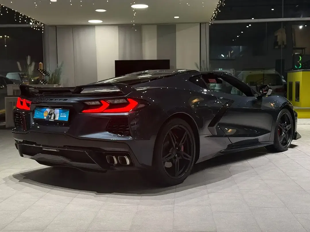 Corvette C8 - Thumbnail 3