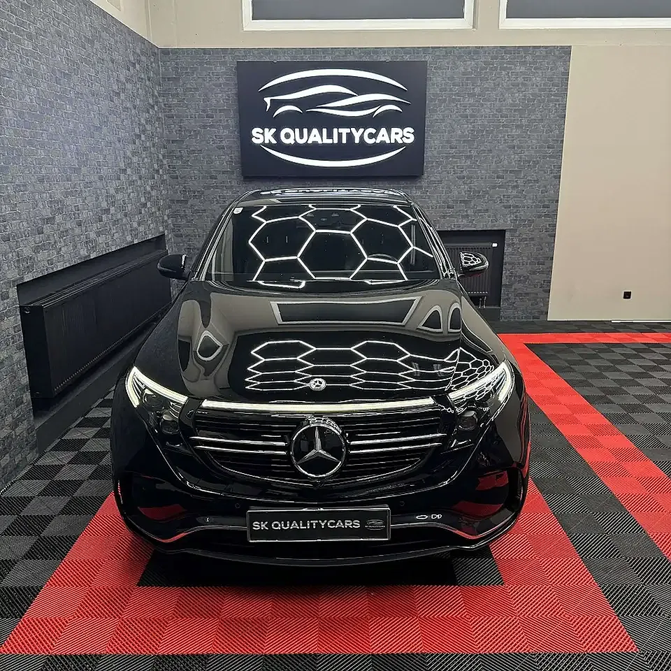Mercedes-Benz EQC 400 - Thumbnail 4