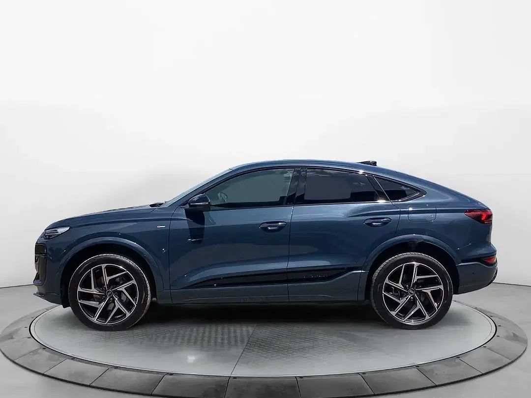 Audi Q6 e-tron - Thumbnail 2