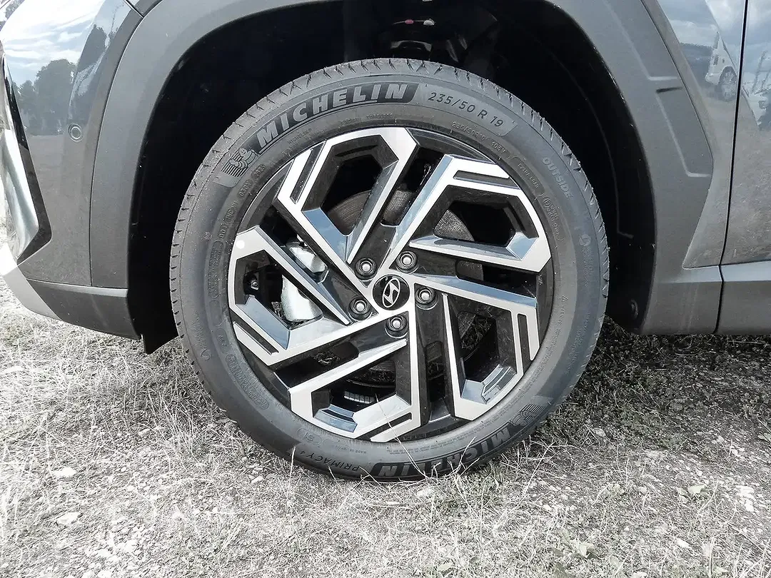 Hyundai TUCSON - Thumbnail 3