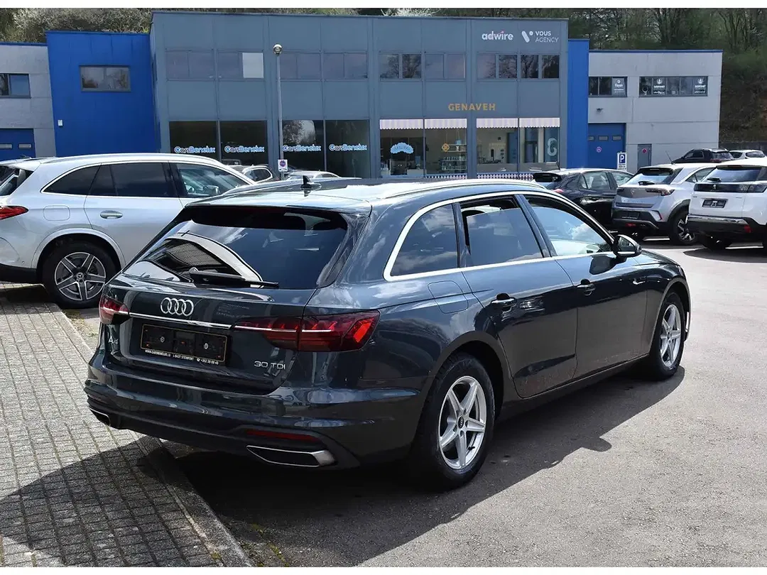 Audi A4 - Thumbnail 4