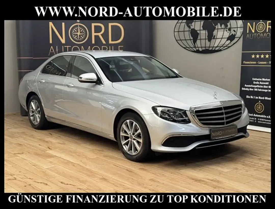 Mercedes-Benz E 220 - Thumbnail 2