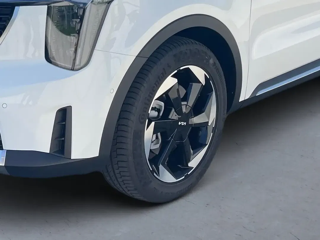 Kia Sorento - Thumbnail 6