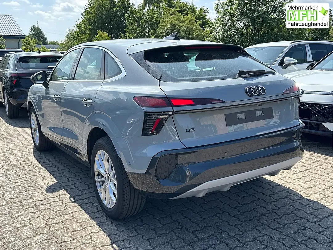 Audi Q3 - Thumbnail 3