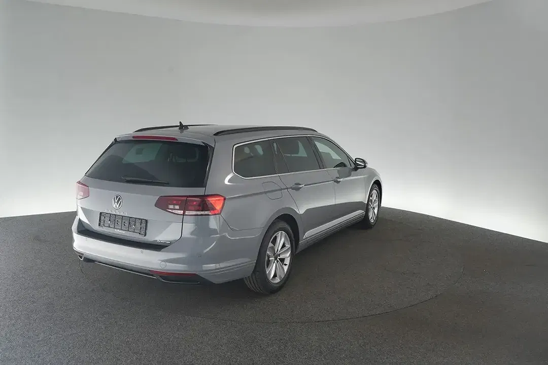 Volkswagen Passat Variant - Thumbnail 2
