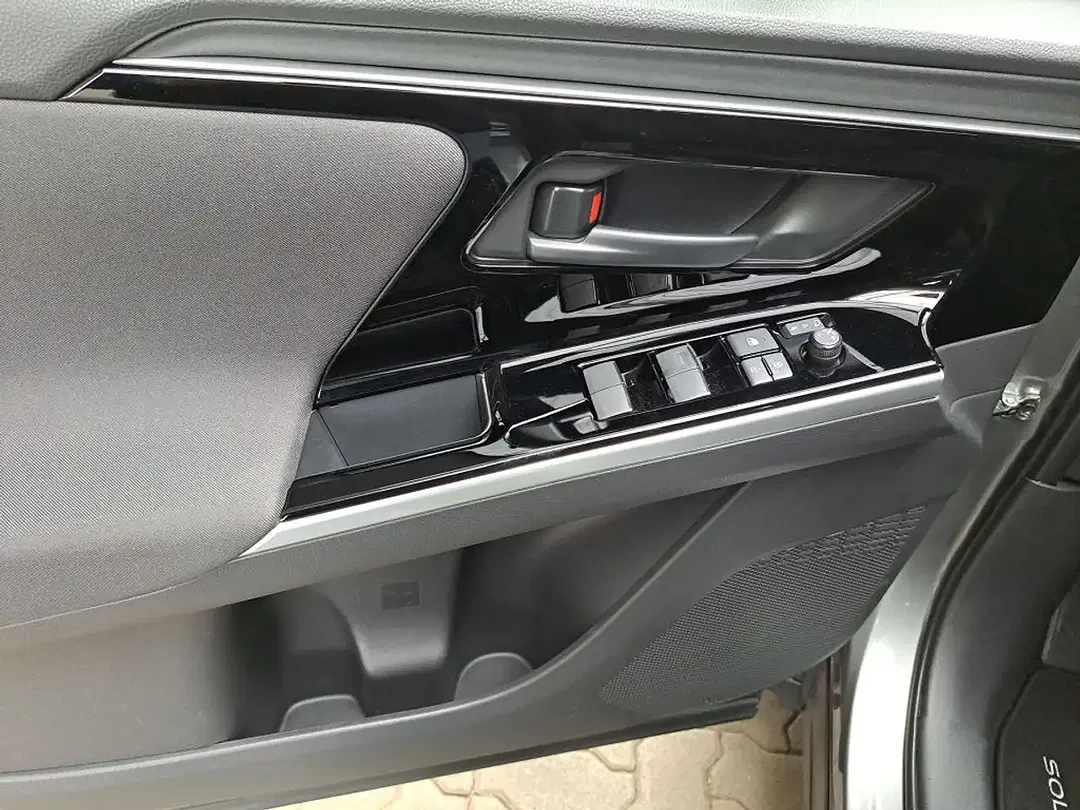 Subaru Solterra - Thumbnail 12