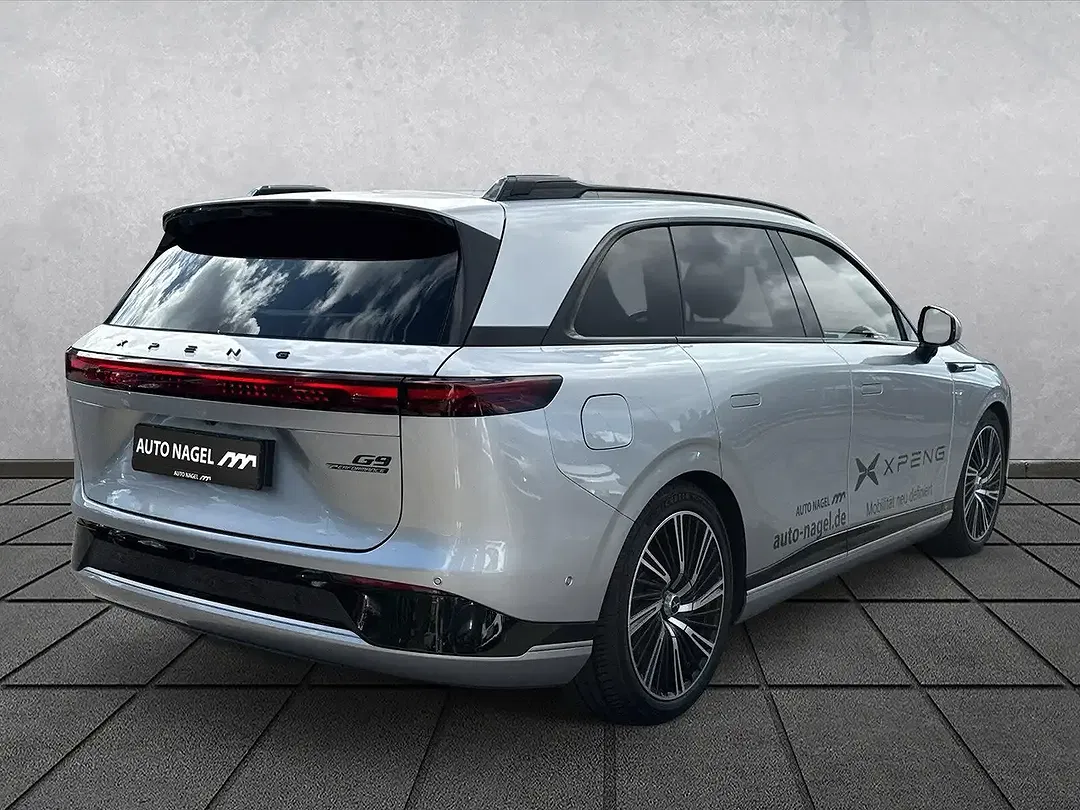 Xpeng G9 - Thumbnail 2