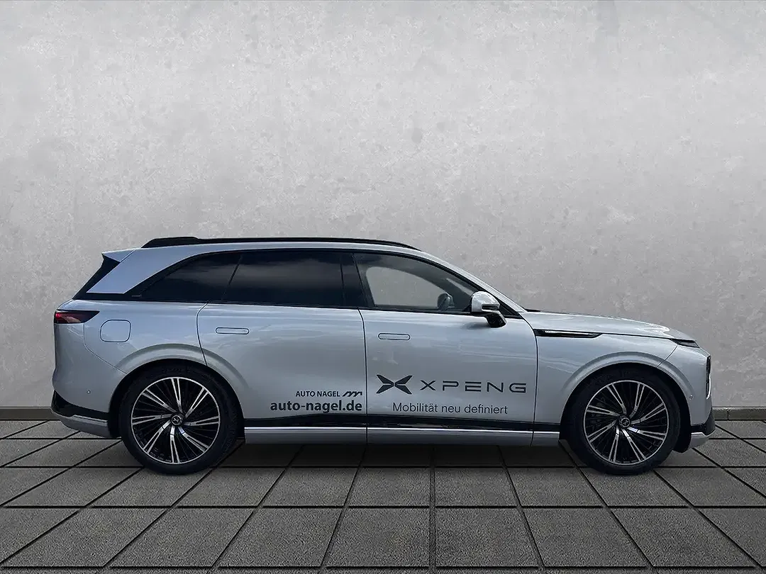 Xpeng G9 - Thumbnail 6