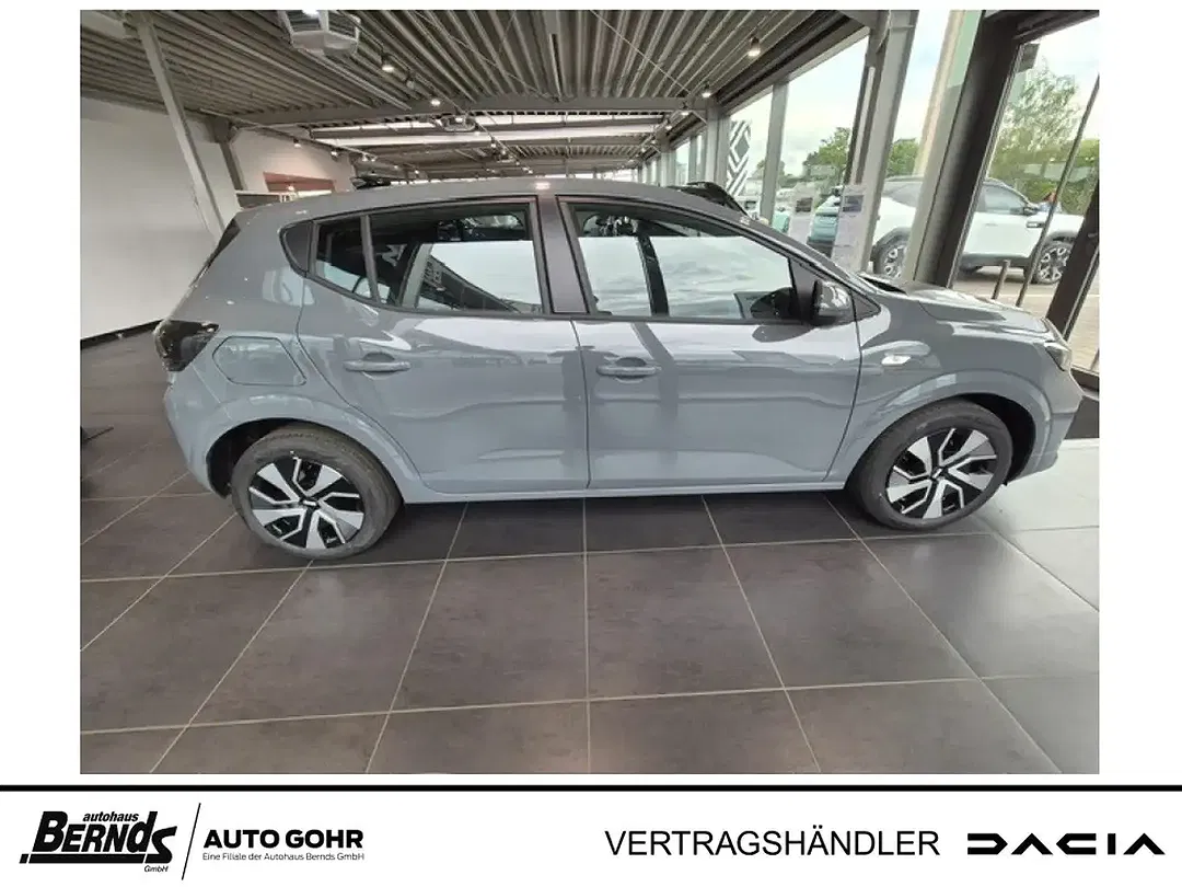 Dacia Sandero - Thumbnail 3