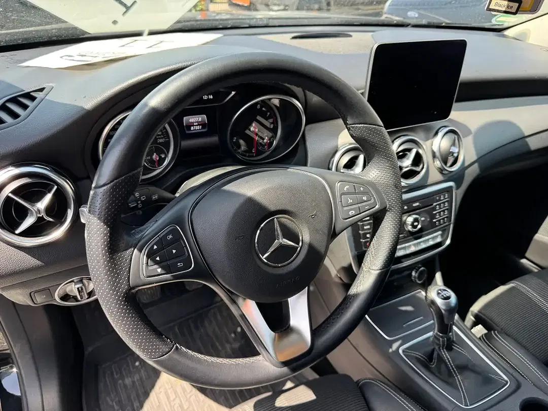 Mercedes-Benz GLA 180 - Thumbnail 10
