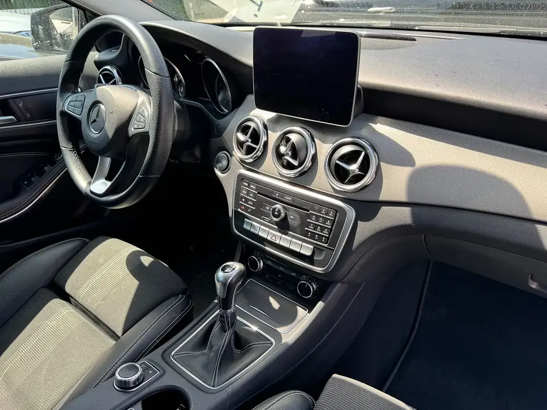 Mercedes-Benz GLA 180 - Thumbnail 12