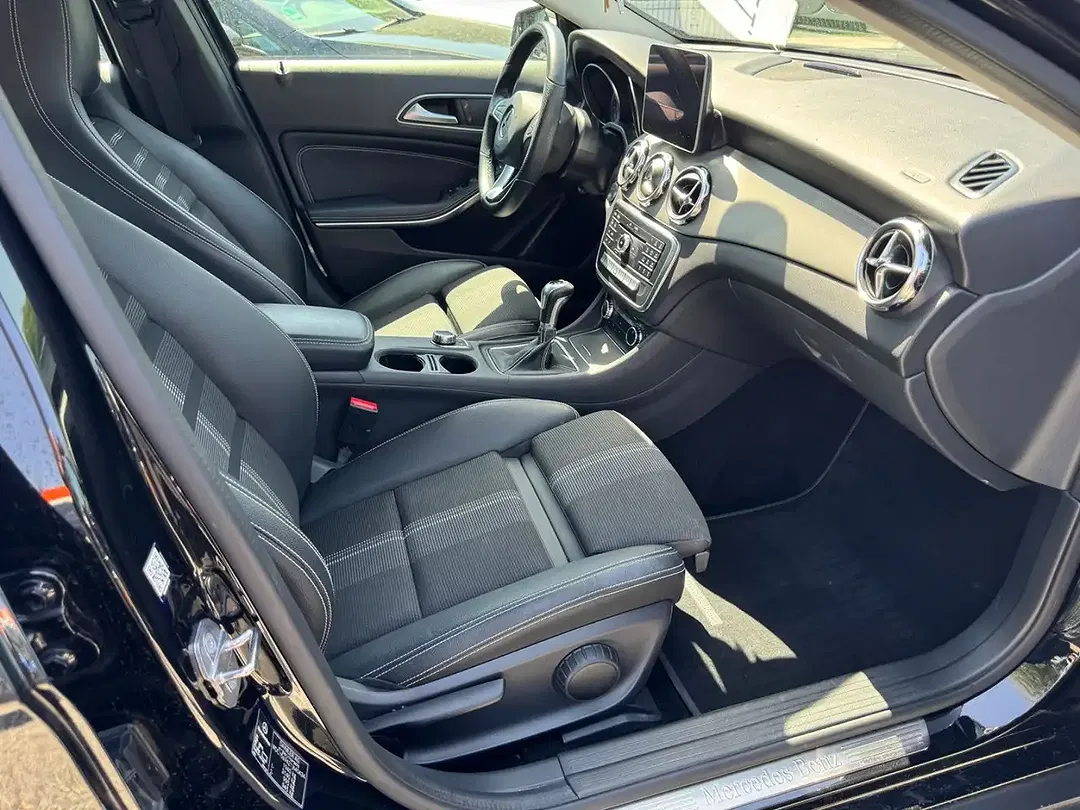 Mercedes-Benz GLA 180 - Thumbnail 13