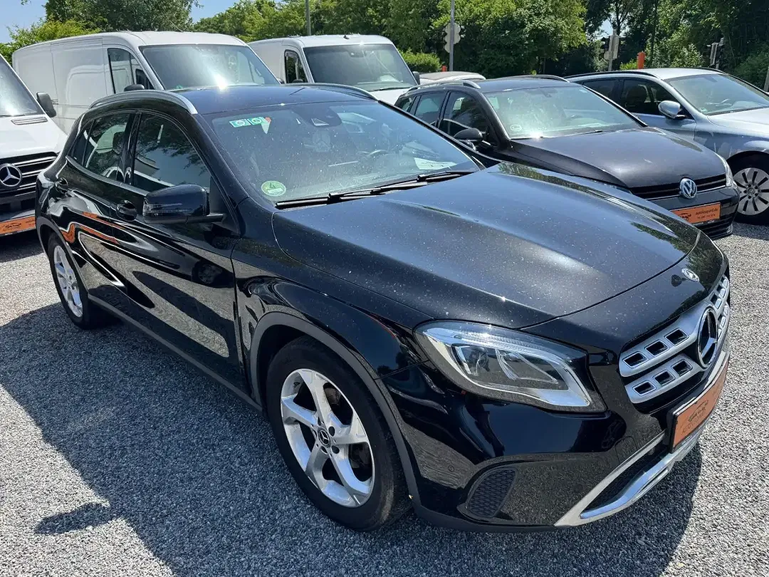 Mercedes-Benz GLA 180 - Thumbnail 3