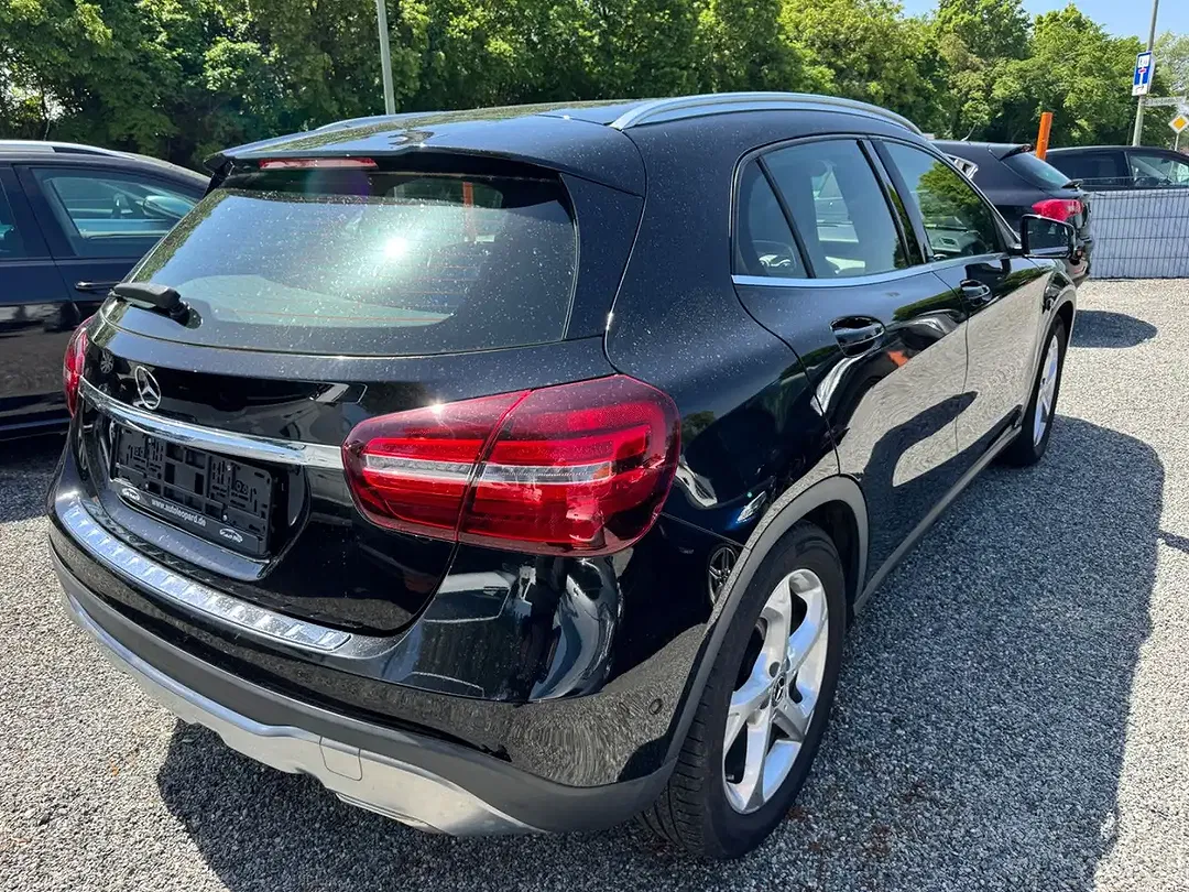 Mercedes-Benz GLA 180 - Thumbnail 6