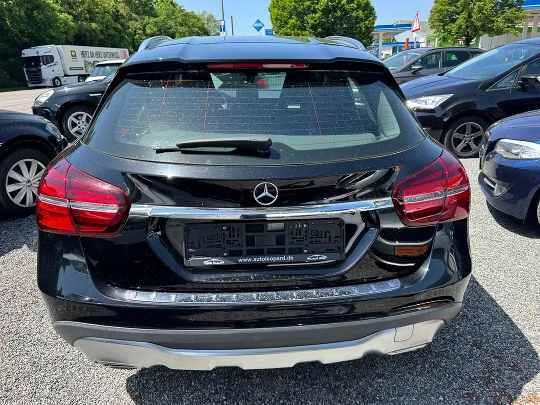Mercedes-Benz GLA 180 - Thumbnail 8