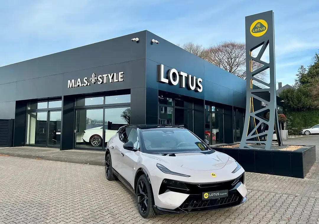 Lotus Eletre - Thumbnail 1