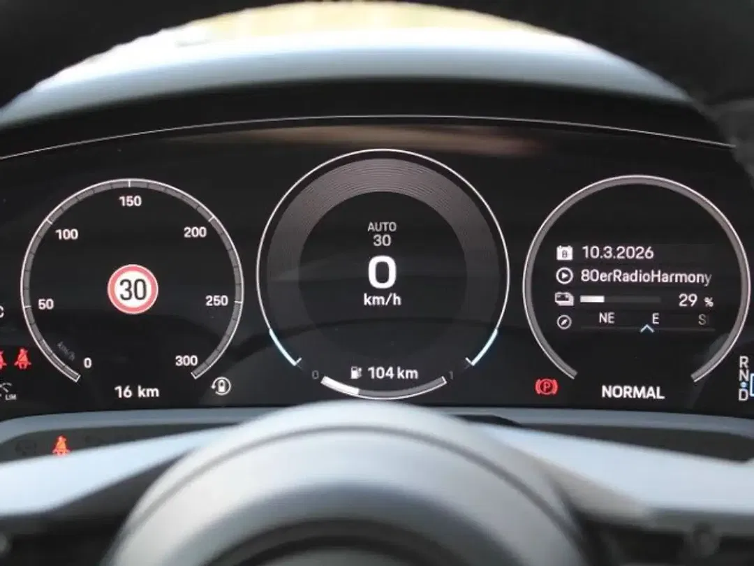 Porsche Taycan - Thumbnail 15