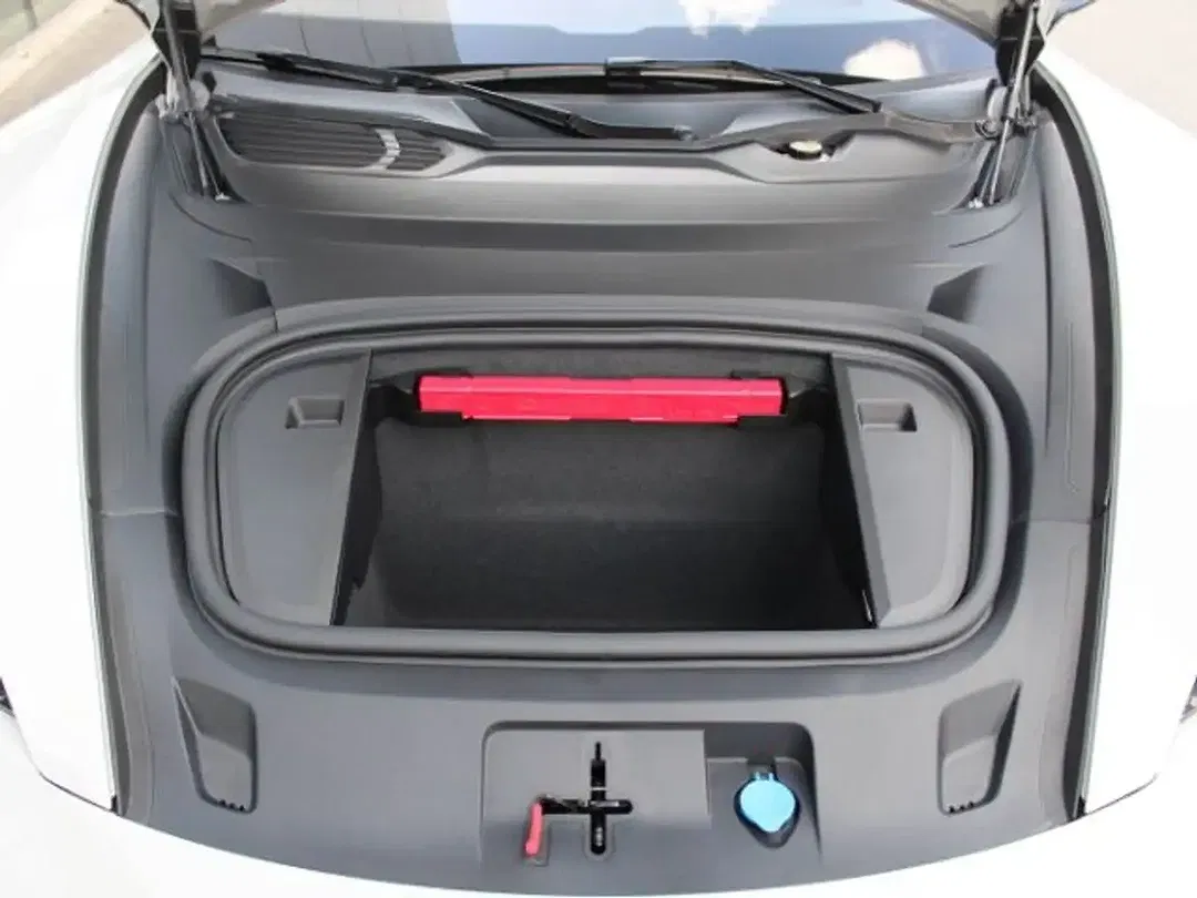 Porsche Taycan - Thumbnail 9