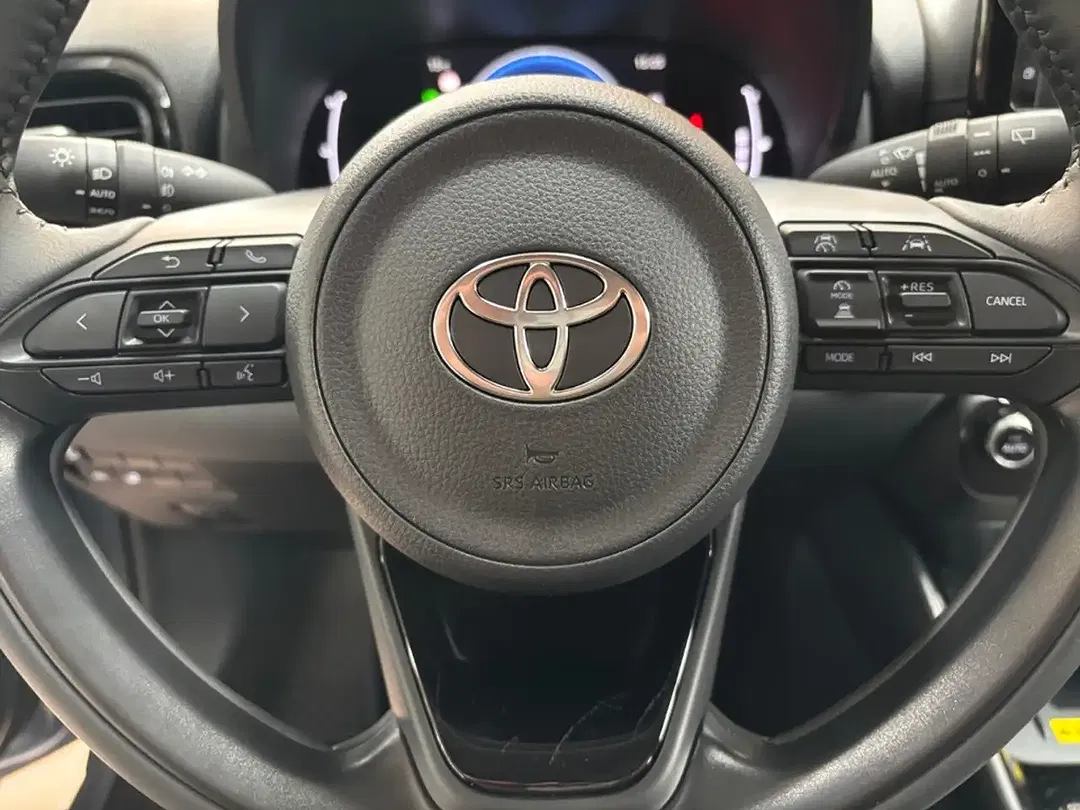 Toyota Yaris - Thumbnail 11