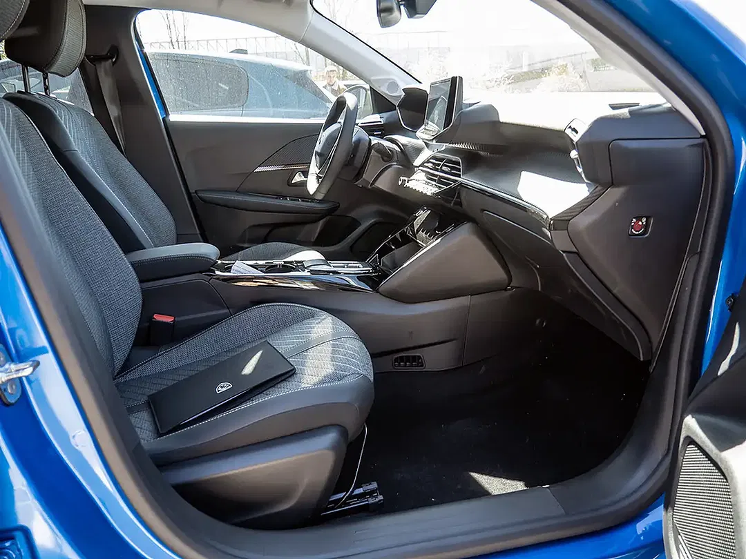 Peugeot 208 - Thumbnail 3