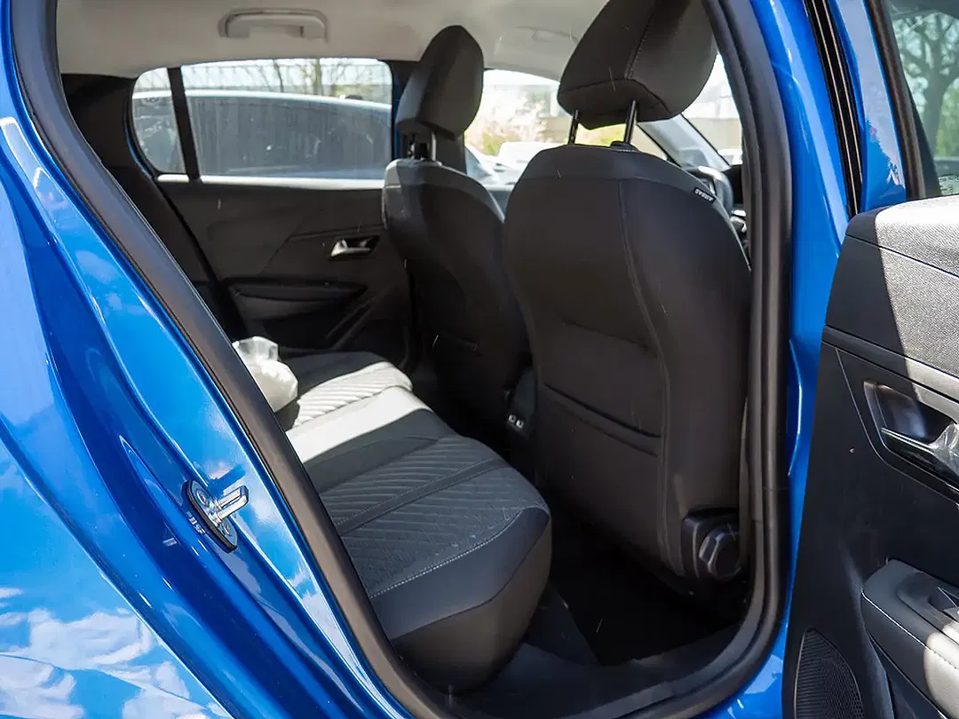 Peugeot 208 - Thumbnail 4