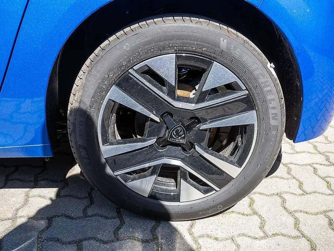 Peugeot 208 - Thumbnail 8
