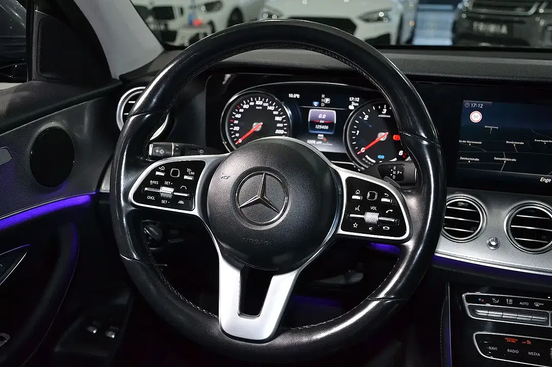 Mercedes-Benz E 300 - Thumbnail 12