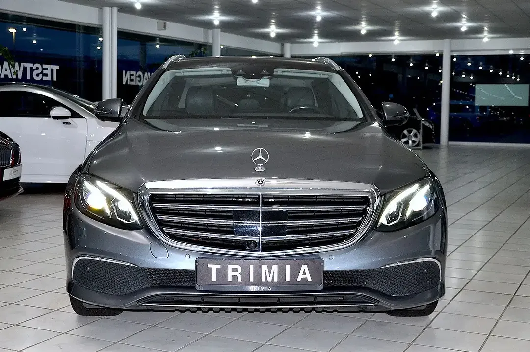 Mercedes-Benz E 300 - Thumbnail 2