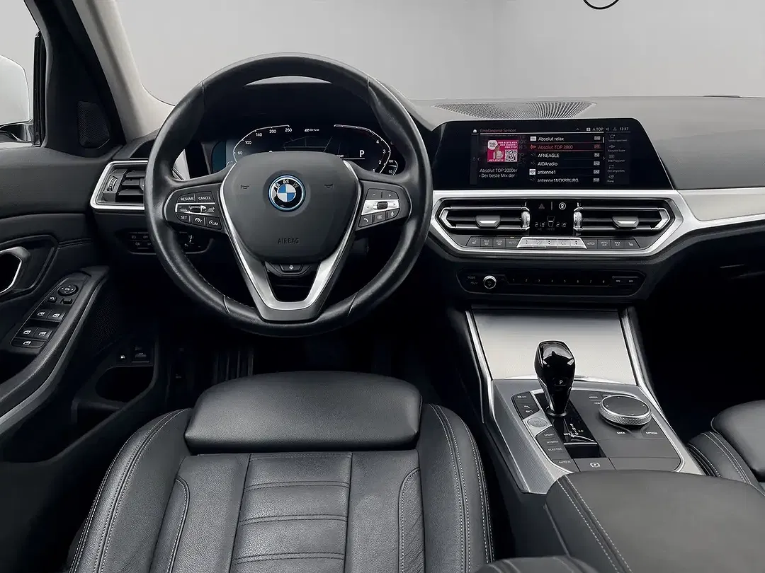 BMW 330 - Thumbnail 11