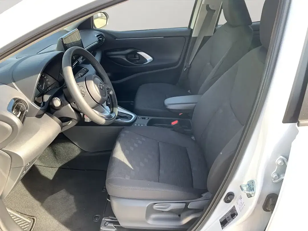 Toyota Yaris - Thumbnail 10
