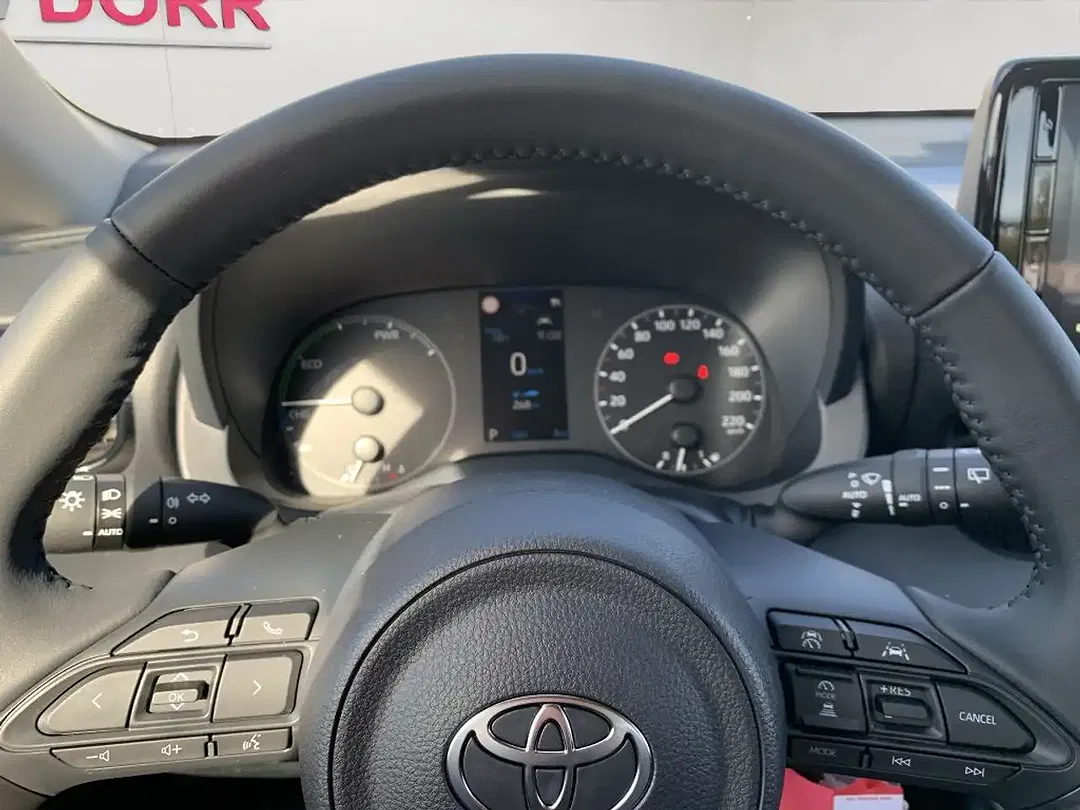 Toyota Yaris - Thumbnail 11