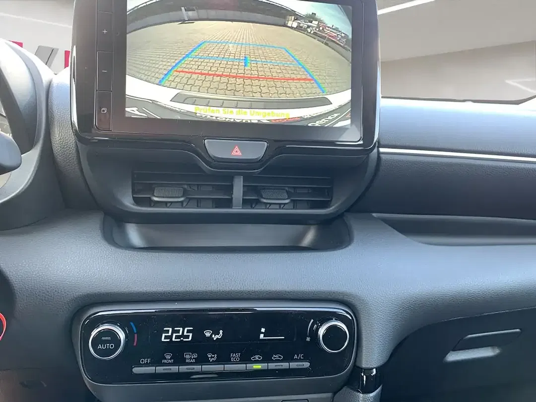 Toyota Yaris - Thumbnail 13