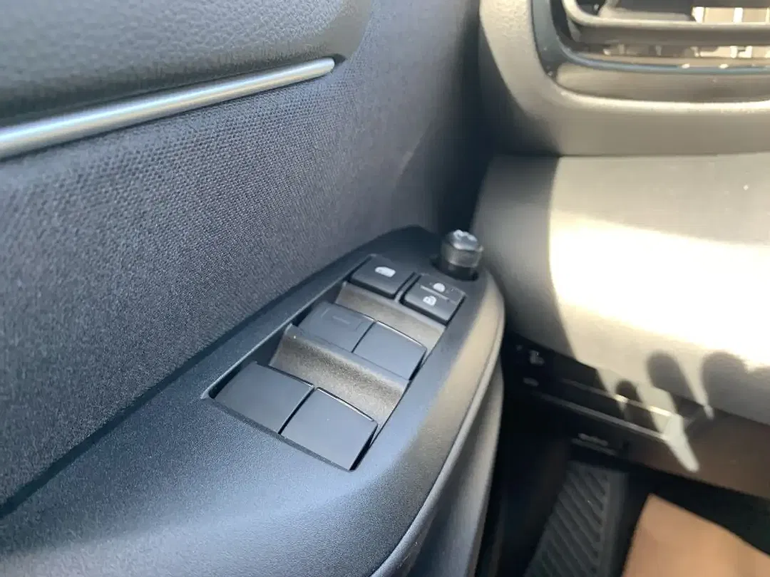Toyota Yaris - Thumbnail 15