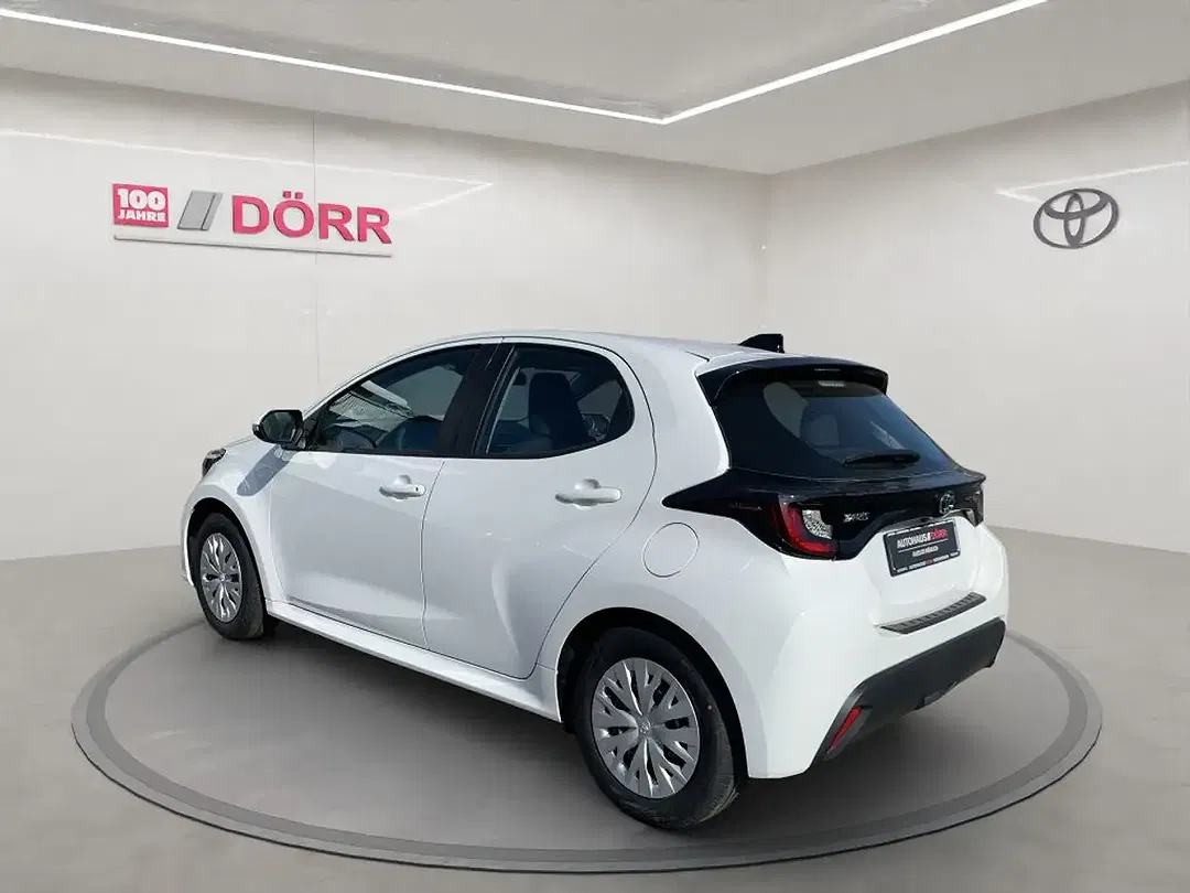 Toyota Yaris - Thumbnail 3