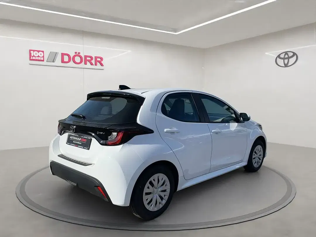 Toyota Yaris - Thumbnail 5