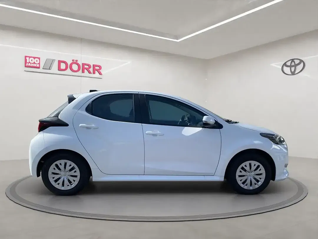 Toyota Yaris - Thumbnail 6