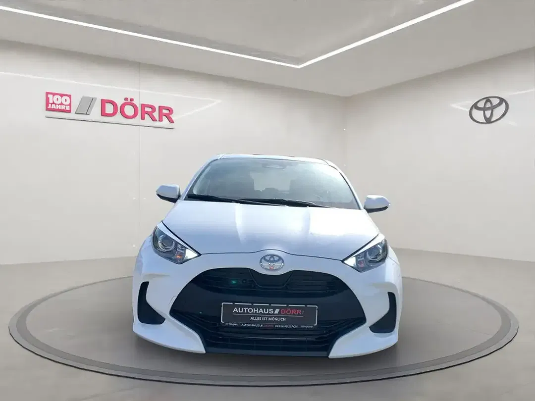 Toyota Yaris - Thumbnail 8