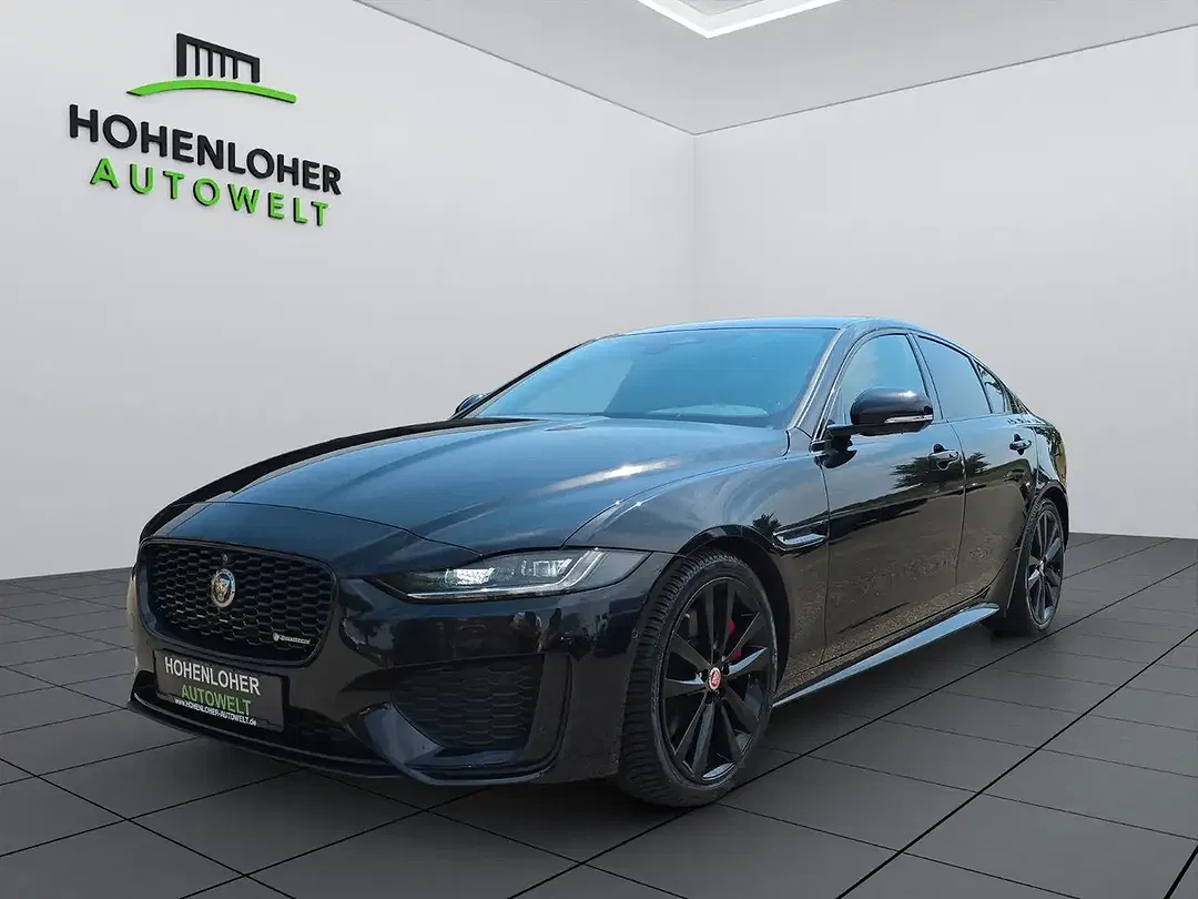 Jaguar XE P250 R-Dynamic Black