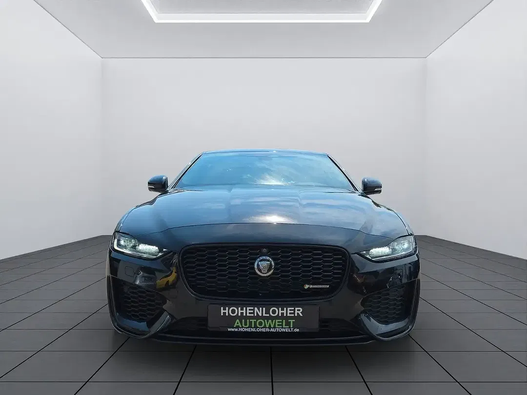Jaguar XE - Thumbnail 10