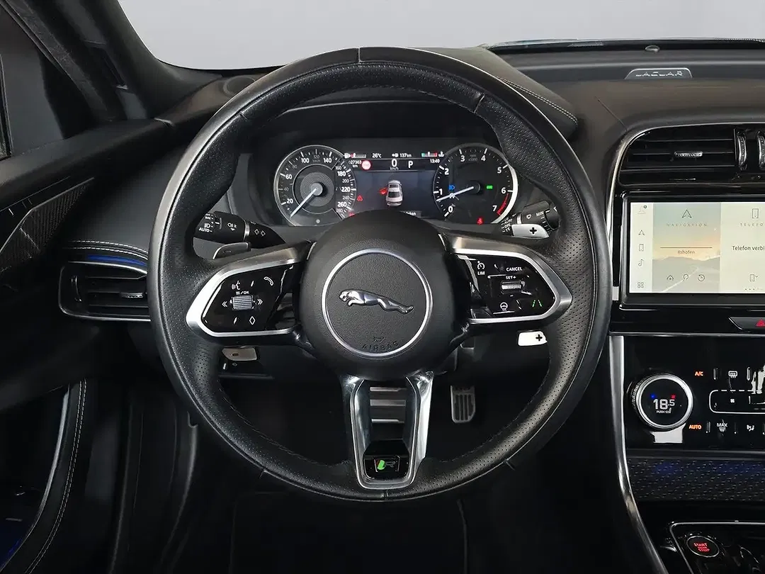 Jaguar XE - Thumbnail 15