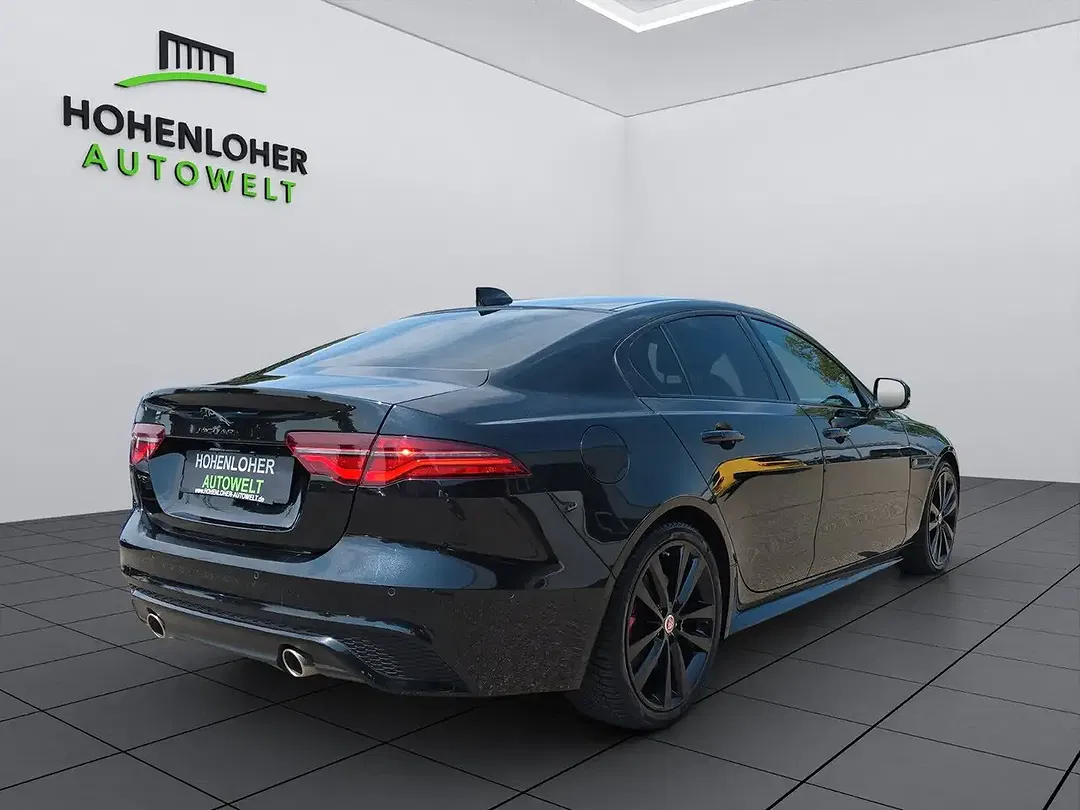 Jaguar XE - Thumbnail 6