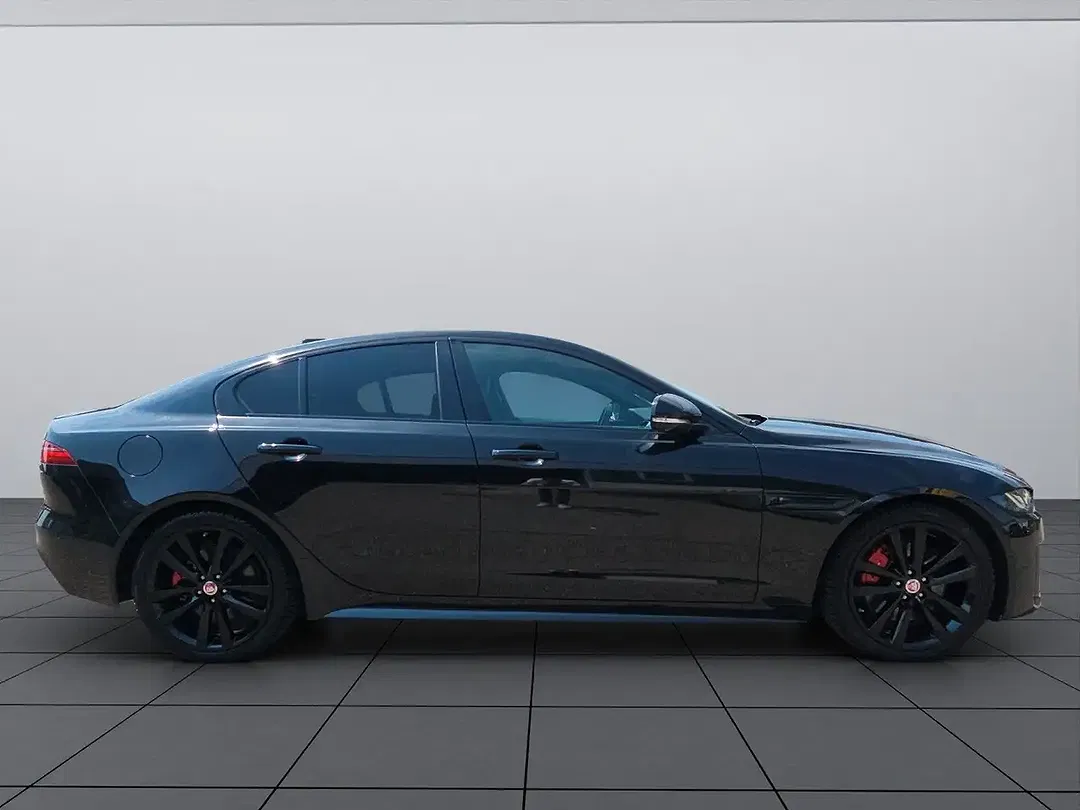 Jaguar XE - Thumbnail 8