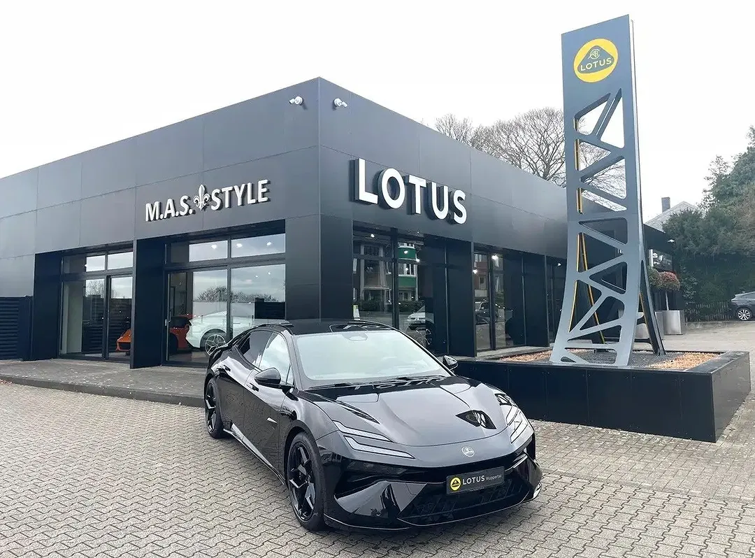 Lotus Emeya - Thumbnail 1